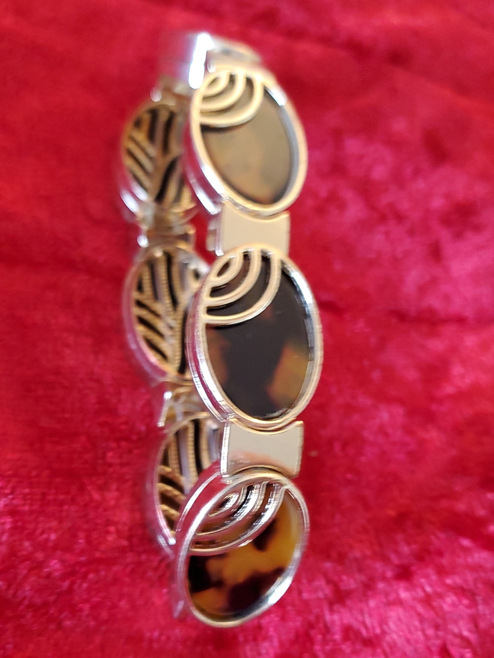 Gold Tone Stretch Bracelet Cut Out Detail Acrylic Tortoise Inlay Fillagree Back